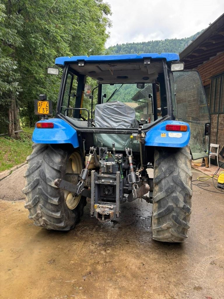 New Holland TL 90 - Farm tractor: picture 3 New Holland TL 90 - Farm tractor: picture 3