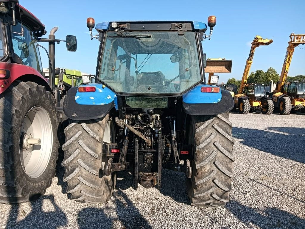 New Holland TS 100 - Farm tractor: picture 5 New Holland TS 100 - Farm tractor: picture 5
