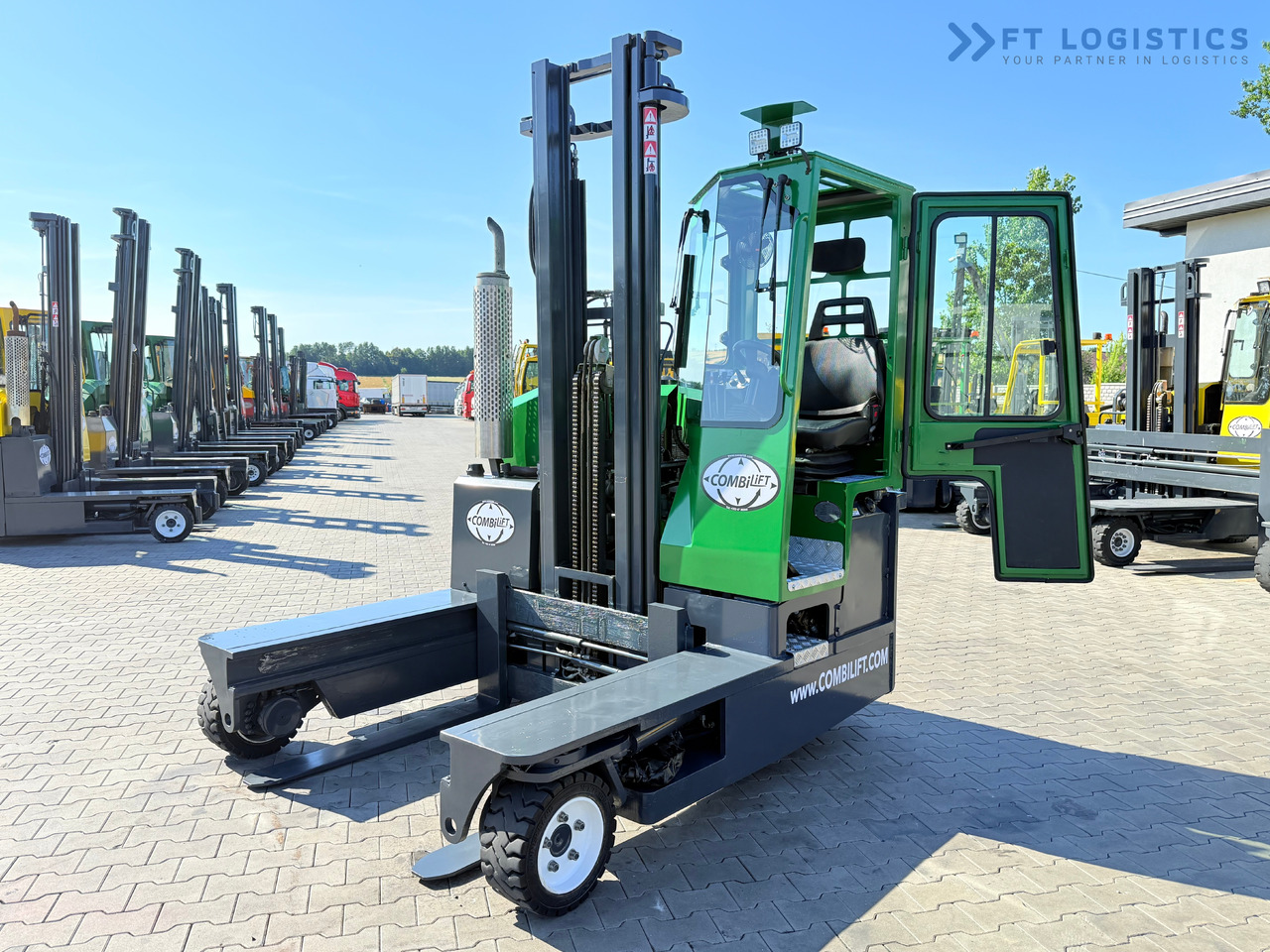 COMBILIFT C3000 / DUPLEX - 4100MM / DIESEL / FREE LIFT / CABIN / LIKE NEW - 4-way reach truck: picture 4 COMBILIFT C3000 / DUPLEX - 4100MM / DIESEL / FREE LIFT / CABIN / LIKE NEW - 4-way reach truck: picture 4