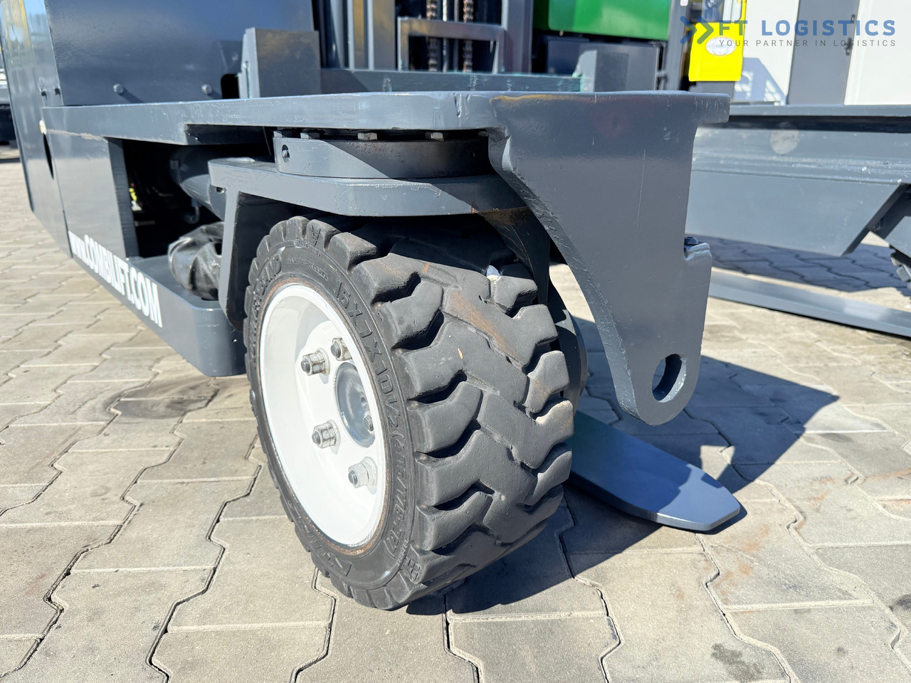 COMBILIFT C3000 / DUPLEX - 4100MM / DIESEL / FREE LIFT / CABIN / LIKE NEW - 4-way reach truck: picture 2 COMBILIFT C3000 / DUPLEX - 4100MM / DIESEL / FREE LIFT / CABIN / LIKE NEW - 4-way reach truck: picture 2
