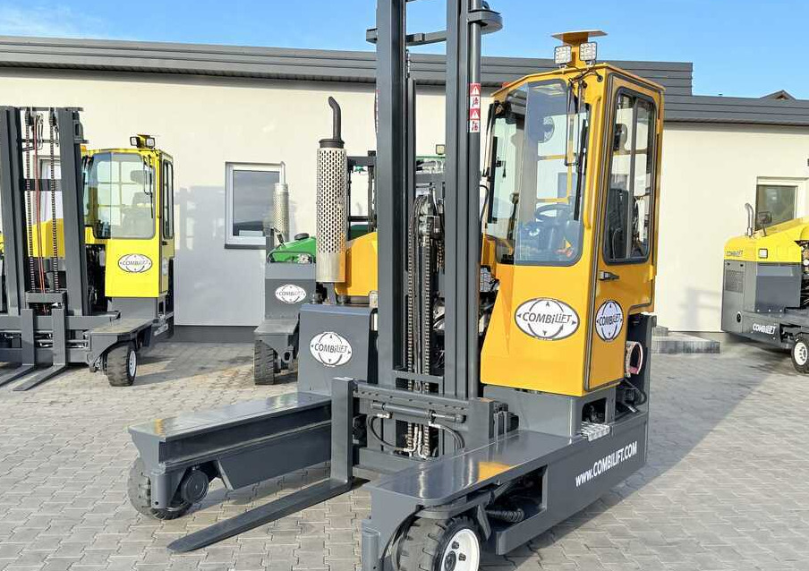 Combilift C3000 / GAS / DUPLEX - 4500MM / FREE LIFT / SIDE-SHIFT / FULL CABIN / LIKE NEW - 4-way reach truck: picture 3 Combilift C3000 / GAS / DUPLEX - 4500MM / FREE LIFT / SIDE-SHIFT / FULL CABIN / LIKE NEW - 4-way reach truck: picture 3