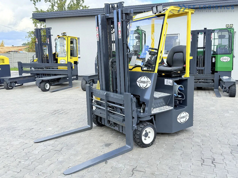 Combilift C3000CB / GAS / TRIPLEX 4900MM / FREE LIFT / FORK POSITIONER / SIDE SHIFT / EXCELLENT CONDITION / Wide range of four-way and sid - 4-way reach truck: picture 2 Combilift C3000CB / GAS / TRIPLEX 4900MM / FREE LIFT / FORK POSITIONER / SIDE SHIFT / EXCELLENT CONDITION / Wide range of four-way and sid - 4-way reach truck: picture 2