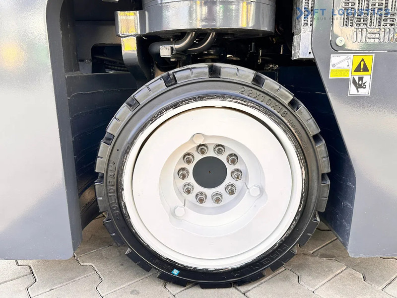 4-way reach truck Combilift C3000CB / LPG / TRIPLEX / 4900MM / FREE LIFT / POSITIONER / LIKE NEW C3000CB / LPG / TRIPLEX / 4900MM / FREE LIFT / POSITIONER /: picture 20 4-way reach truck Combilift C3000CB / LPG / TRIPLEX / 4900MM / FREE LIFT / POSITIONER / LIKE NEW C3000CB / LPG / TRIPLEX / 4900MM / FREE LIFT / POSITIONER /: picture 20