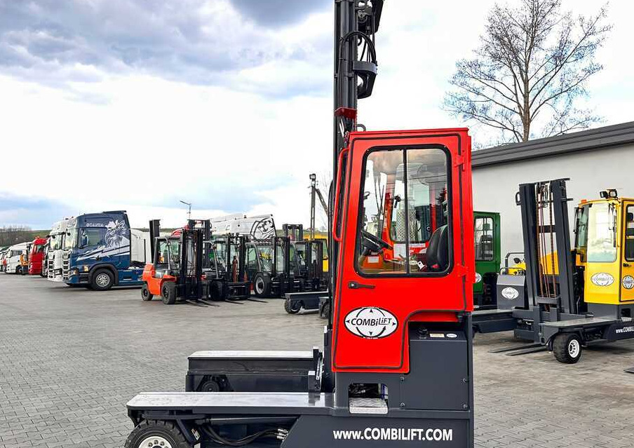 Combilift C4000 / DIESEL / TRIPLEX / 8400MM / FREE LIFT / SIDESHIFT / LIKE NEW - 4-way reach truck: picture 2 Combilift C4000 / DIESEL / TRIPLEX / 8400MM / FREE LIFT / SIDESHIFT / LIKE NEW - 4-way reach truck: picture 2