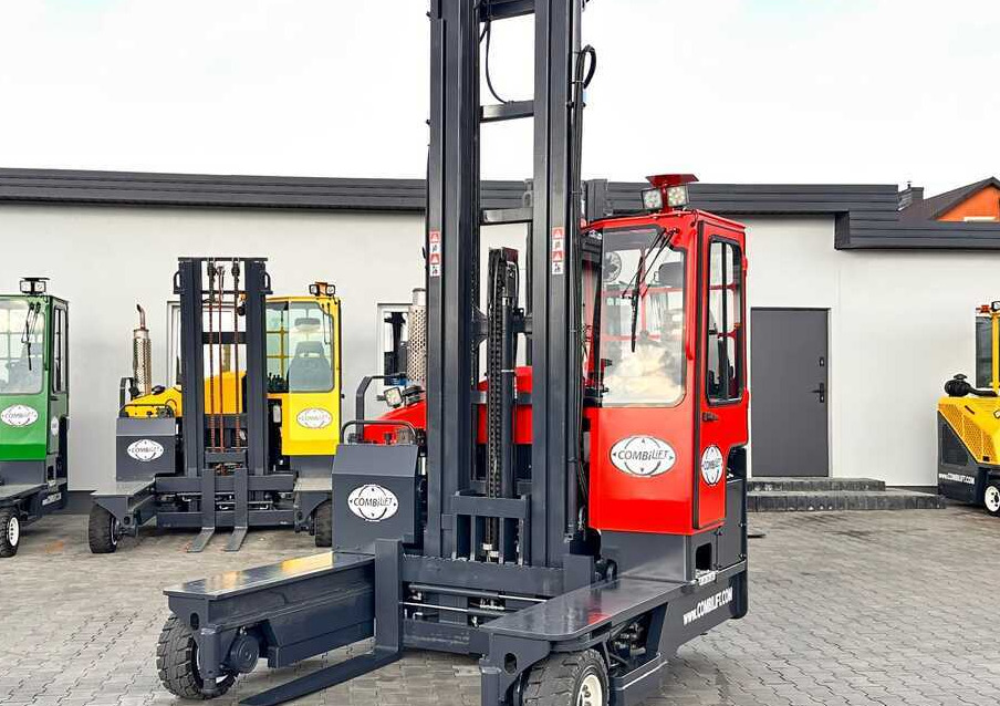 Combilift C4000 / DIESEL / TRIPLEX / 8400MM / FREE LIFT / SIDESHIFT / LIKE NEW - 4-way reach truck: picture 3 Combilift C4000 / DIESEL / TRIPLEX / 8400MM / FREE LIFT / SIDESHIFT / LIKE NEW - 4-way reach truck: picture 3