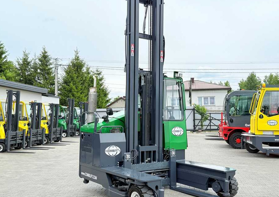 Combilift C4000 / GAS / TRIPLEX - 9300MM / FREE-LIFT / POSITIONER / LIKE NEW - 4-way reach truck: picture 5 Combilift C4000 / GAS / TRIPLEX - 9300MM / FREE-LIFT / POSITIONER / LIKE NEW - 4-way reach truck: picture 5
