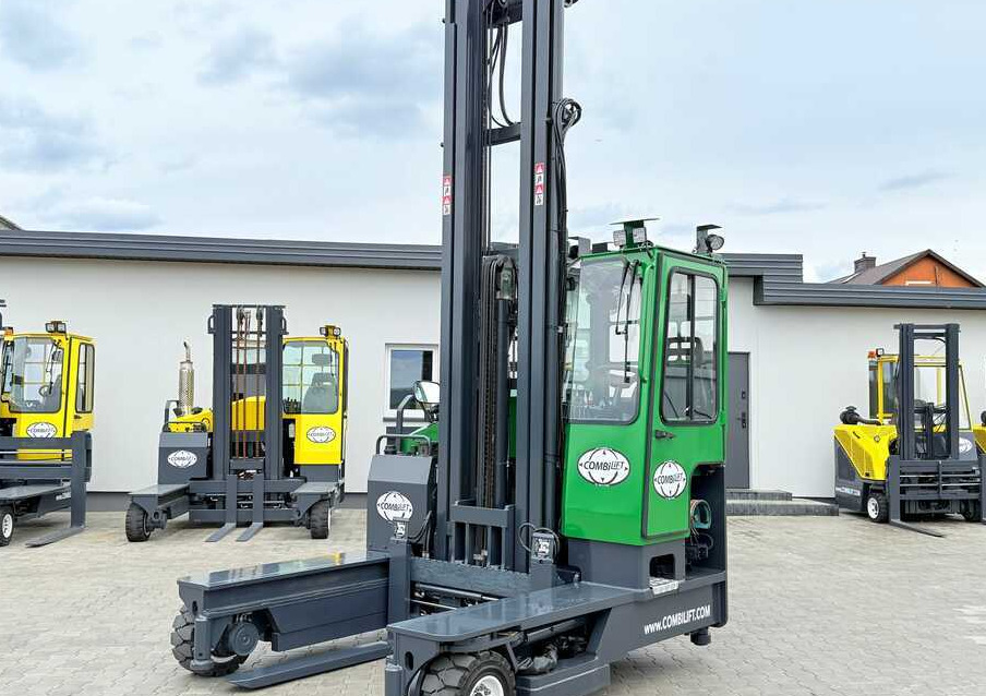 Combilift C4000 / GAS / TRIPLEX - 9300MM / FREE-LIFT / POSITIONER / LIKE NEW - 4-way reach truck: picture 1 Combilift C4000 / GAS / TRIPLEX - 9300MM / FREE-LIFT / POSITIONER / LIKE NEW - 4-way reach truck: picture 1