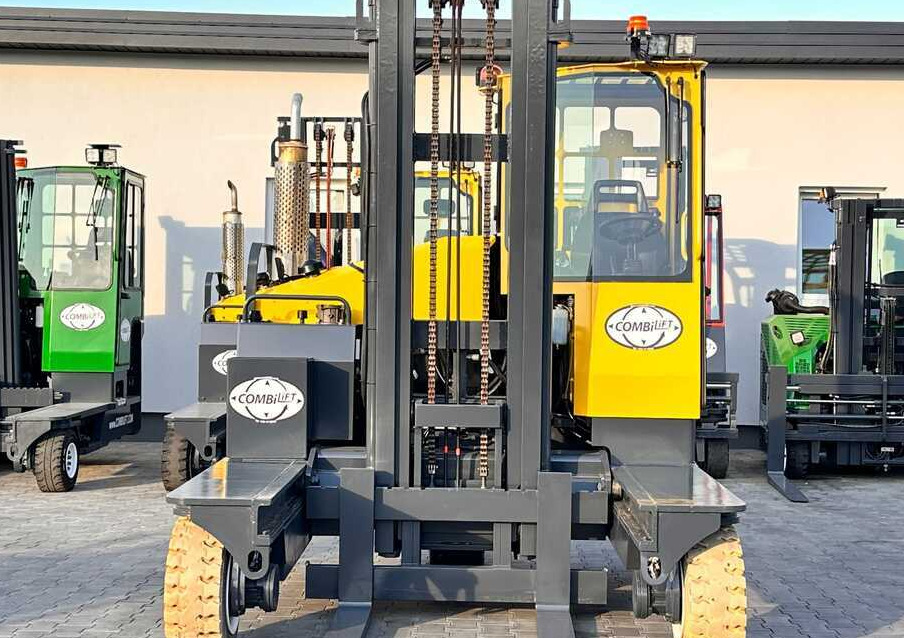 Combilift C5000XL / LPG / 2018 / DUPLEC5000XL / LPG / 2018 / DUPLEX / 4000MM / LIKE NEWX / 4000MM / LIKE NEW - 4-way reach truck: picture 3 Combilift C5000XL / LPG / 2018 / DUPLEC5000XL / LPG / 2018 / DUPLEX / 4000MM / LIKE NEWX / 4000MM / LIKE NEW - 4-way reach truck: picture 3