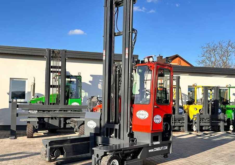 Combilift COMBILIFT C4000 – TRIPLEX 9300 mm – Year 2017 – GAS – FREE LIFT – FORK SIDE SHIFT – CONDITION 5/5 - 4-way reach truck: picture 3 Combilift COMBILIFT C4000 – TRIPLEX 9300 mm – Year 2017 – GAS – FREE LIFT – FORK SIDE SHIFT – CONDITION 5/5 - 4-way reach truck: picture 3