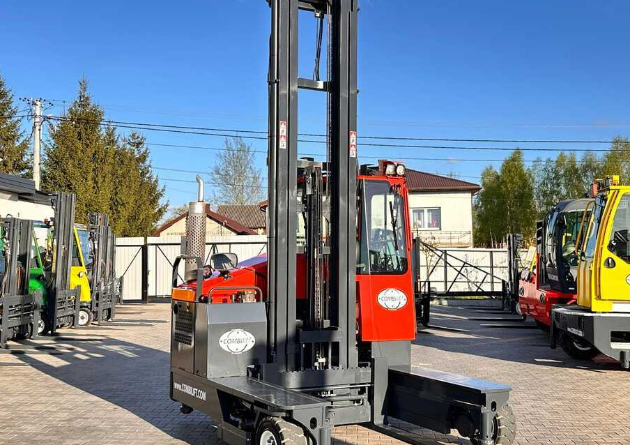 Combilift COMBILIFT C4000 – TRIPLEX 9300 mm – Year 2017 – GAS – FREE LIFT – FORK SIDE SHIFT – CONDITION 5/5 - 4-way reach truck: picture 5 Combilift COMBILIFT C4000 – TRIPLEX 9300 mm – Year 2017 – GAS – FREE LIFT – FORK SIDE SHIFT – CONDITION 5/5 - 4-way reach truck: picture 5