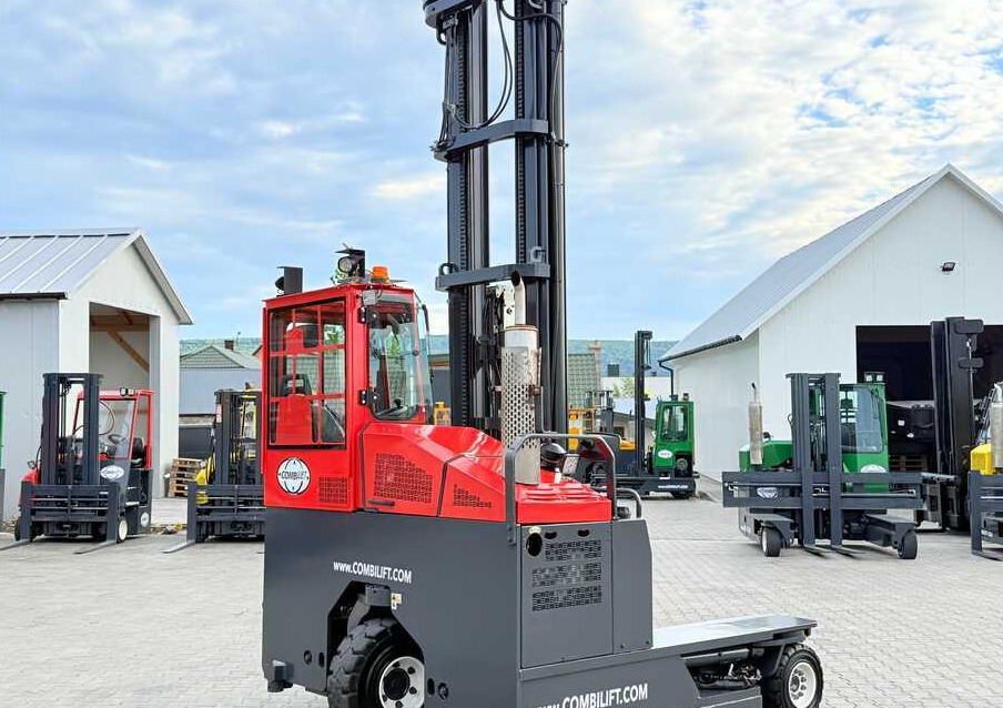 Combilift COMBILIFT C4000 – TRIPLEX 9300 mm – Year 2017 – GAS – FREE LIFT – FORK SIDE SHIFT – CONDITION 5/5 - 4-way reach truck: picture 4 Combilift COMBILIFT C4000 – TRIPLEX 9300 mm – Year 2017 – GAS – FREE LIFT – FORK SIDE SHIFT – CONDITION 5/5 - 4-way reach truck: picture 4