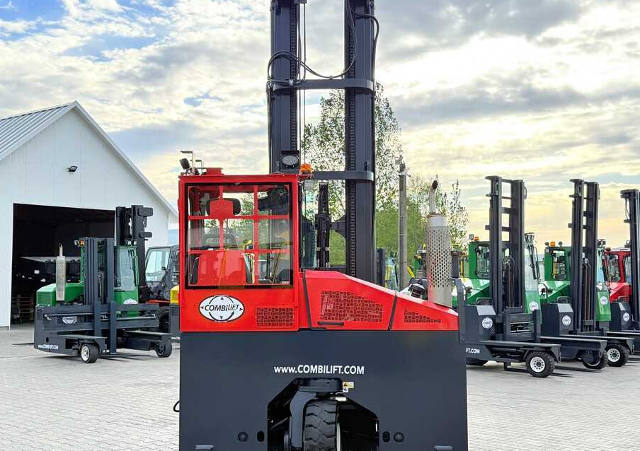 Combilift COMBILIFT C4000 – TRIPLEX 9300 mm – Year 2017 – GAS – FREE LIFT – FORK SIDE SHIFT – CONDITION 5/5 - 4-way reach truck: picture 5 Combilift COMBILIFT C4000 – TRIPLEX 9300 mm – Year 2017 – GAS – FREE LIFT – FORK SIDE SHIFT – CONDITION 5/5 - 4-way reach truck: picture 5