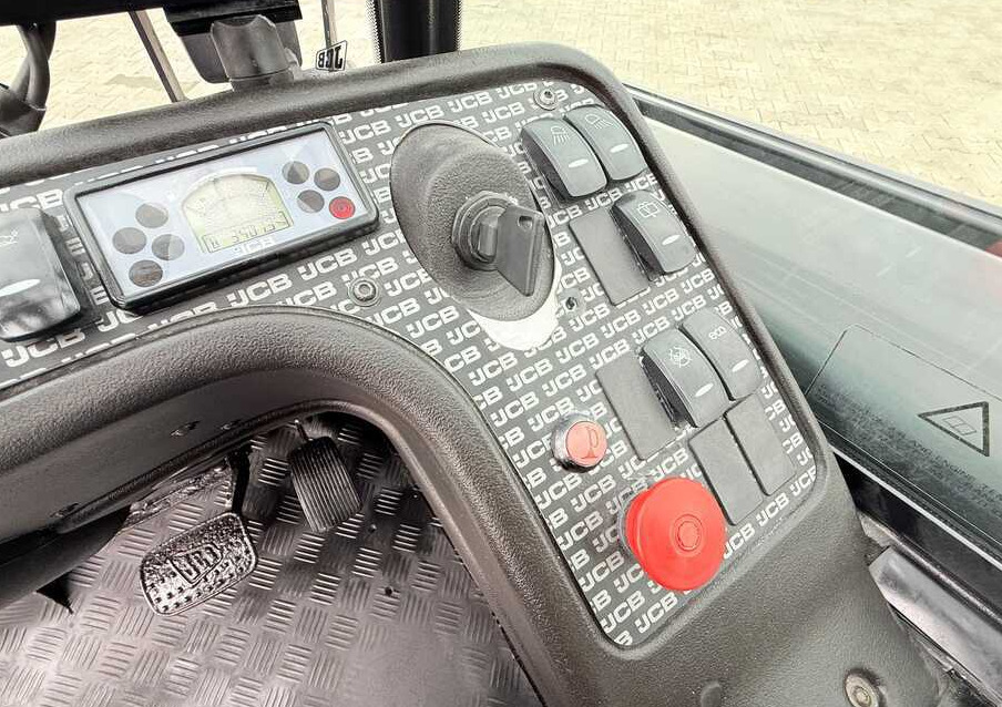 Telescopic handler JCB TLT35D / DIESEL / CAB / NEW TYRES / 4450MM / TELESCOPIC – EXCELLENT CONDITION: picture 19
