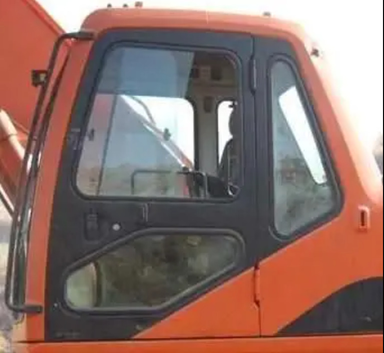 DOOSAN DX225 - Cab for Excavator: picture 2 DOOSAN DX225 - Cab for Excavator: picture 2