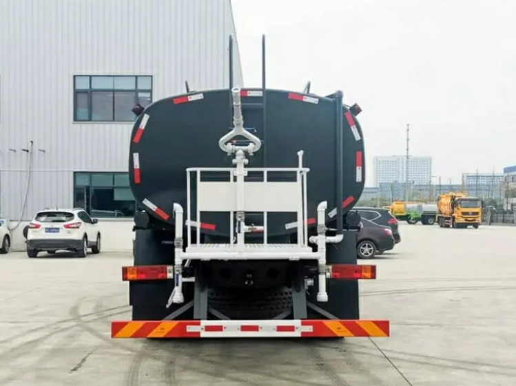 SHACMAN SHACMAN H3000 20 cubic meters tanker - Tank truck: picture 5 SHACMAN SHACMAN H3000 20 cubic meters tanker - Tank truck: picture 5