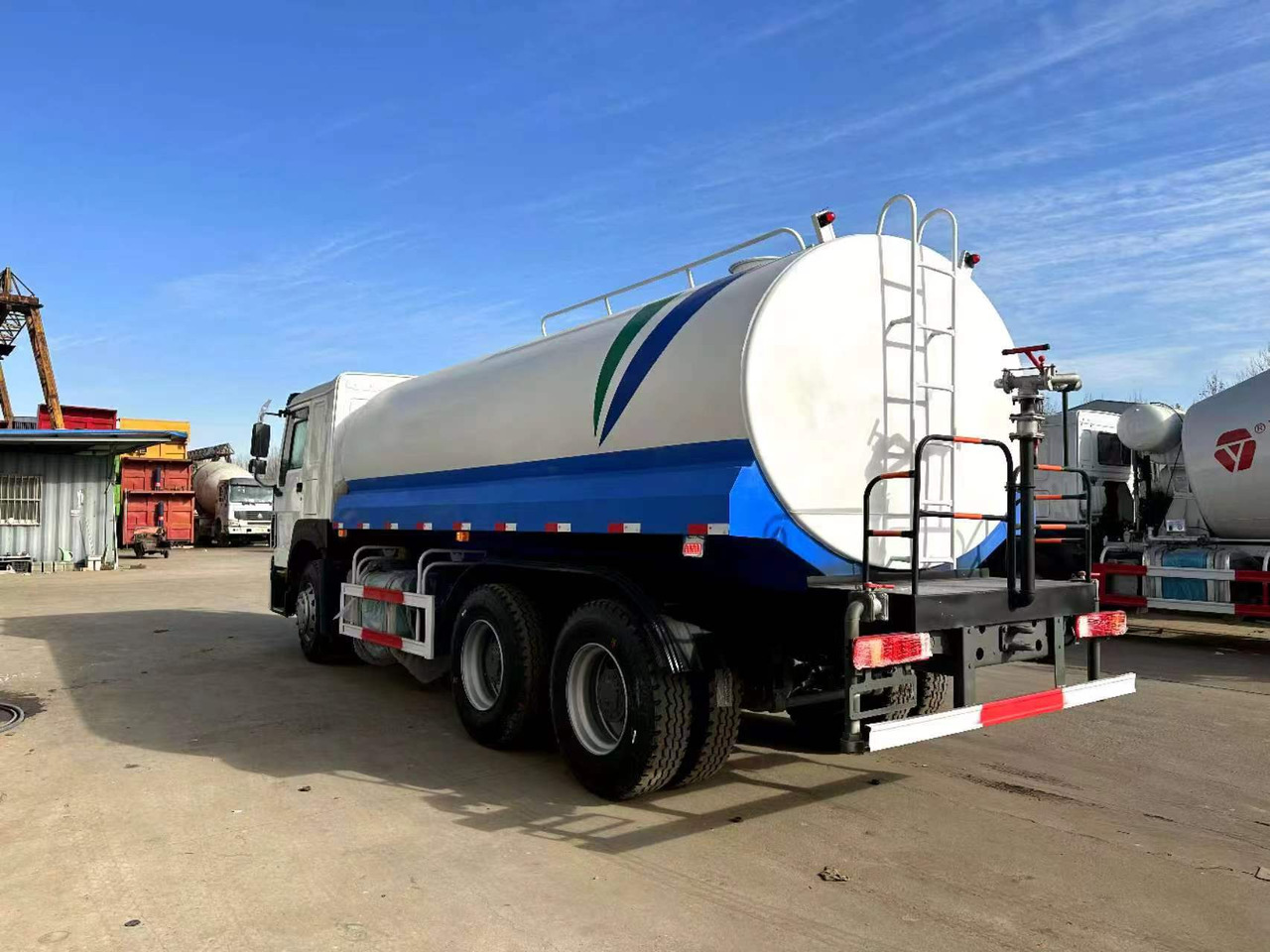 SINOTRUK 20 cubic meters tanker - Tank truck: picture 3 SINOTRUK 20 cubic meters tanker - Tank truck: picture 3