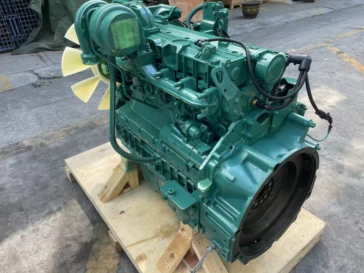 VOLVO D6D - Engine for Excavator: picture 2 VOLVO D6D - Engine for Excavator: picture 2