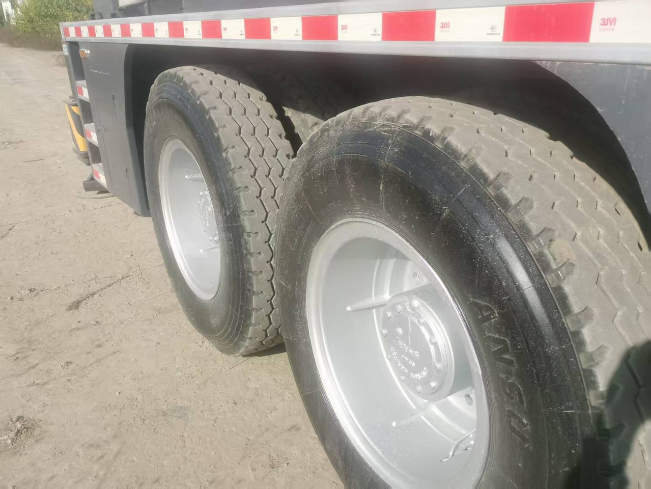 XCMG 70TONS - Crane truck: picture 2 XCMG 70TONS - Crane truck: picture 2