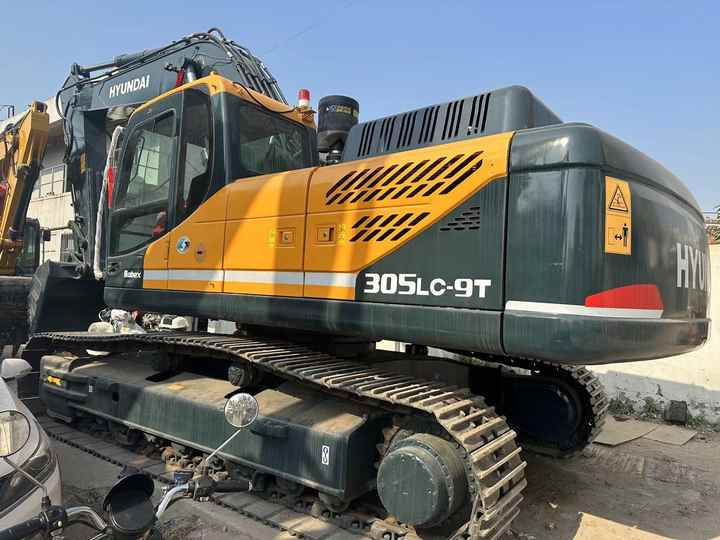 Heavy-Duty Hyundai 305 Excavator for Mining & Construction - Well-Maintained, Warranty Included - Crawler excavator: picture 1 Heavy-Duty Hyundai 305 Excavator for Mining & Construction - Well-Maintained, Warranty Included - Crawler excavator: picture 1