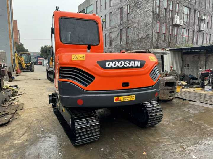 Used Digger DOOSAN DX75 Construction Machinery Construction Digger Used DOOSAN DX75 Cheap Excavator - Crawler excavator: picture 3 Used Digger DOOSAN DX75 Construction Machinery Construction Digger Used DOOSAN DX75 Cheap Excavator - Crawler excavator: picture 3