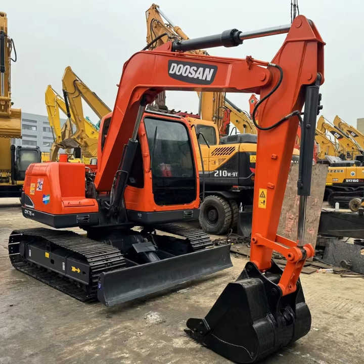 Used Digger DOOSAN DX75 Construction Machinery Construction Digger Used DOOSAN DX75 Cheap Excavator - Crawler excavator: picture 1 Used Digger DOOSAN DX75 Construction Machinery Construction Digger Used DOOSAN DX75 Cheap Excavator - Crawler excavator: picture 1