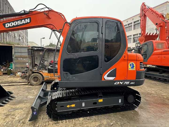 Used Digger DOOSAN DX75 Construction Machinery Construction Digger Used DOOSAN DX75 Cheap Excavator - Crawler excavator: picture 4 Used Digger DOOSAN DX75 Construction Machinery Construction Digger Used DOOSAN DX75 Cheap Excavator - Crawler excavator: picture 4
