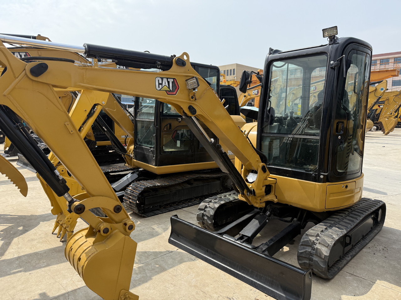 CATERPILLAR 303.5E - Mini excavator: picture 2 CATERPILLAR 303.5E - Mini excavator: picture 2