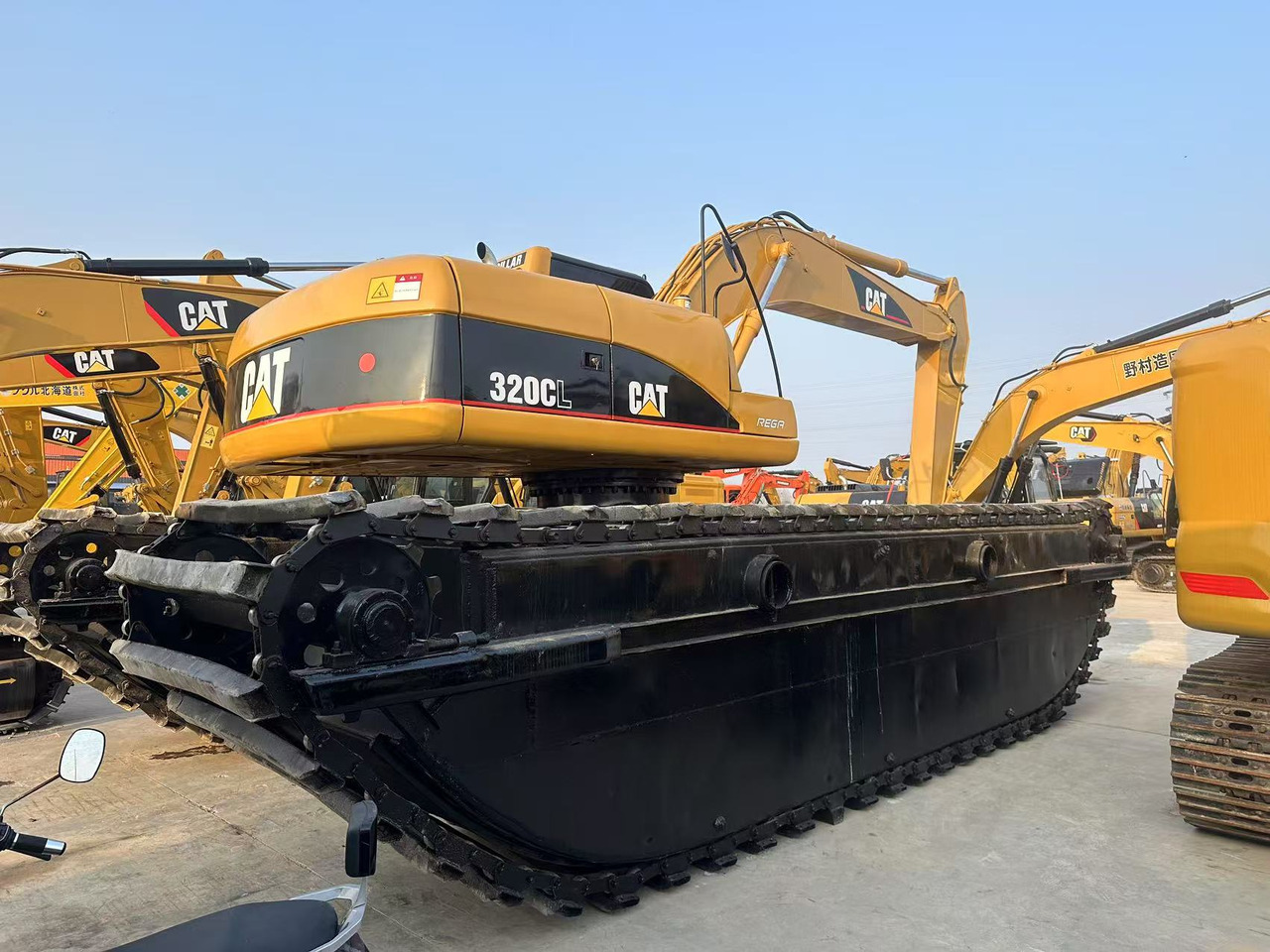 CATERPILLAR 320C Amphibious excavator - Amphibious excavator: picture 2 CATERPILLAR 320C Amphibious excavator - Amphibious excavator: picture 2
