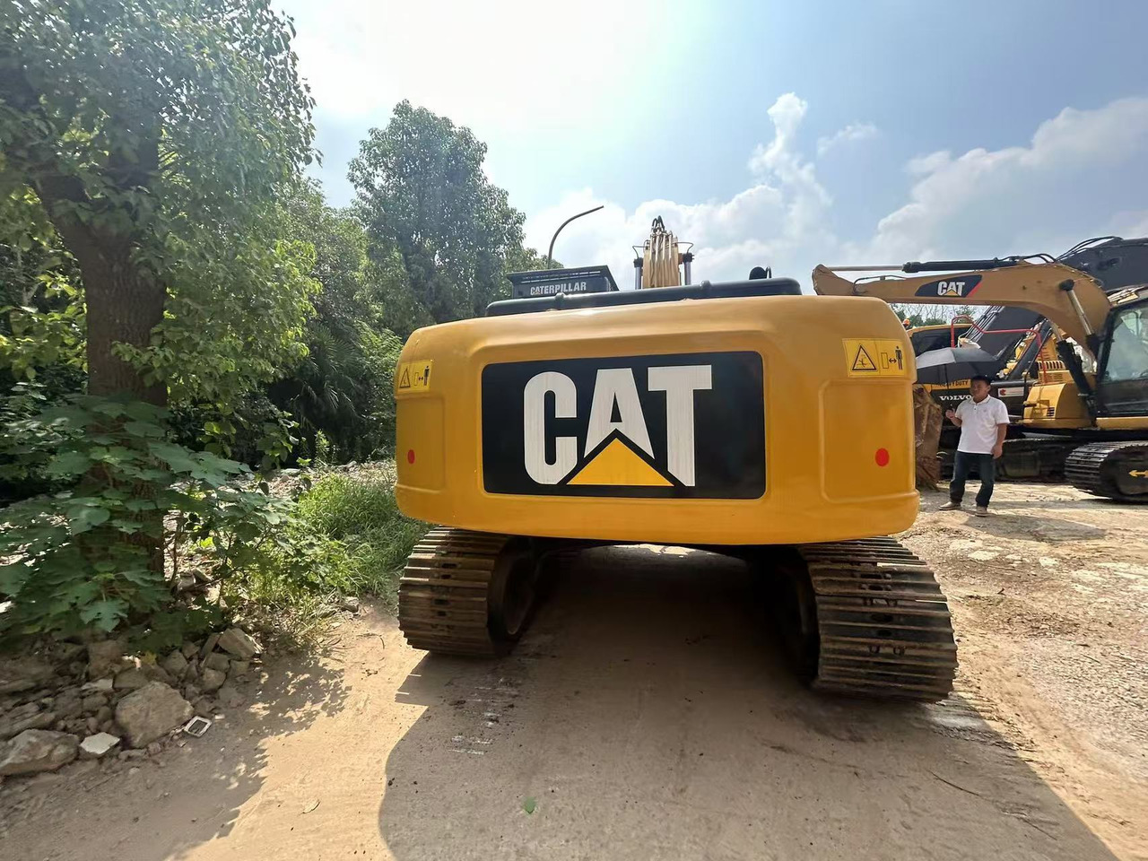 CATERPILLAR 323D2L - Crawler excavator: picture 2 CATERPILLAR 323D2L - Crawler excavator: picture 2