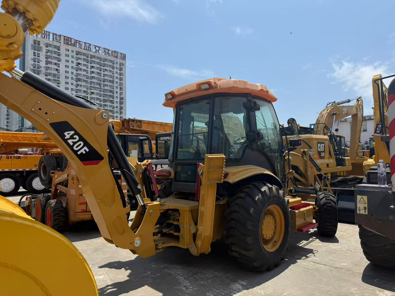 CATERPILLAR 420F - Backhoe loader: picture 1 CATERPILLAR 420F - Backhoe loader: picture 1