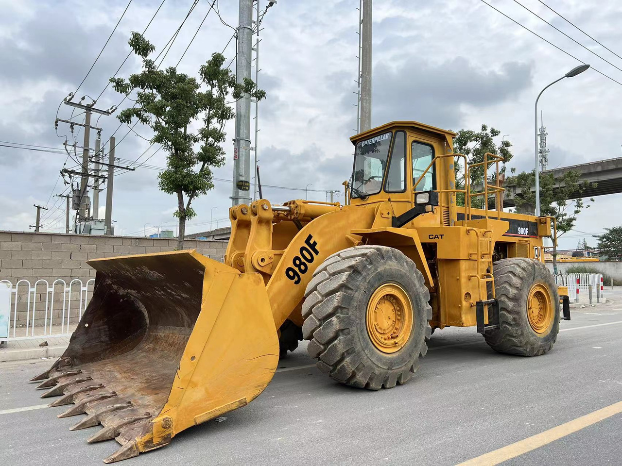 CATERPILLAR 980F - Crawler loader: picture 1 CATERPILLAR 980F - Crawler loader: picture 1