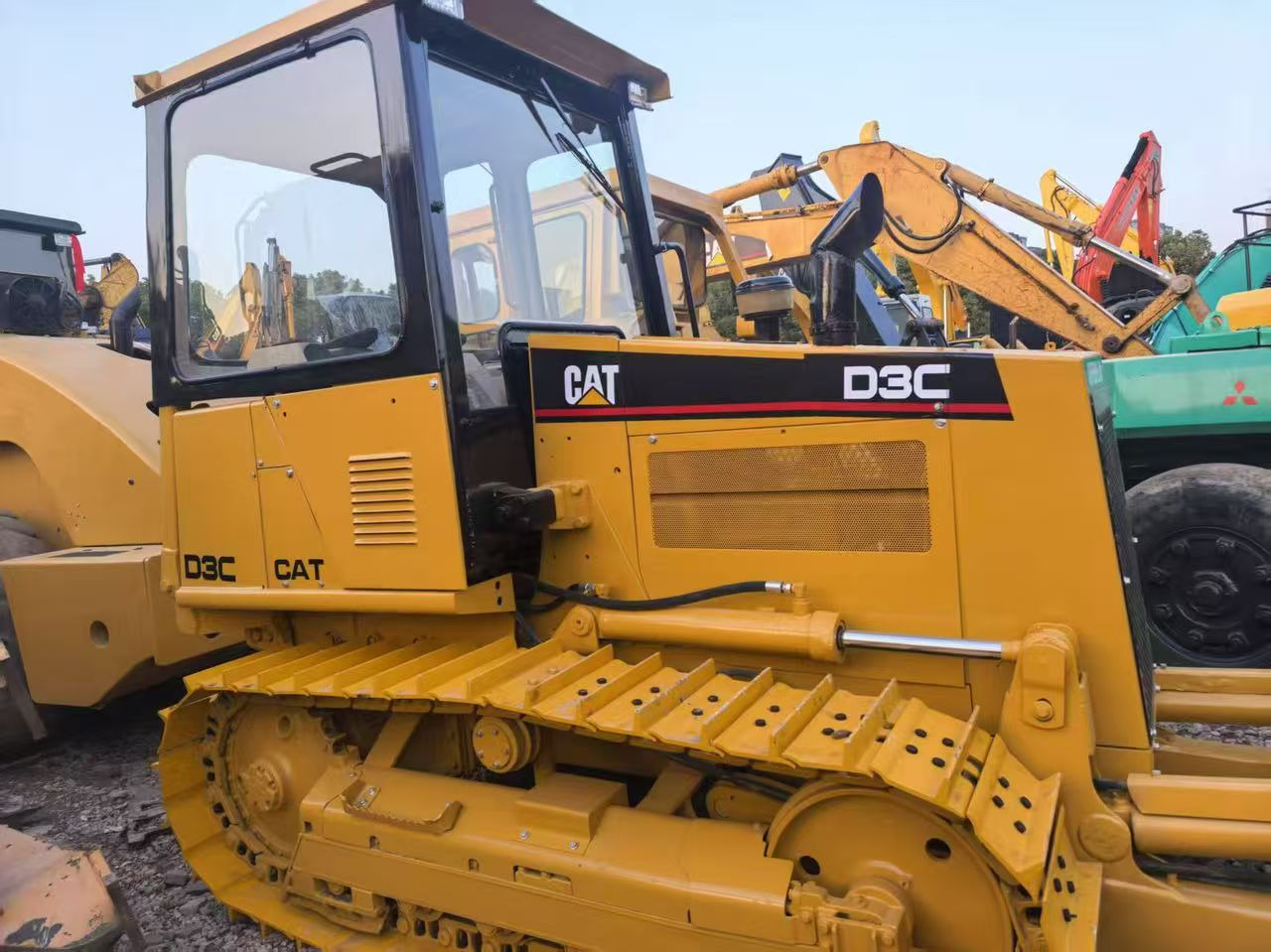 CATERPILLAR D3C - Bulldozer: picture 4 CATERPILLAR D3C - Bulldozer: picture 4