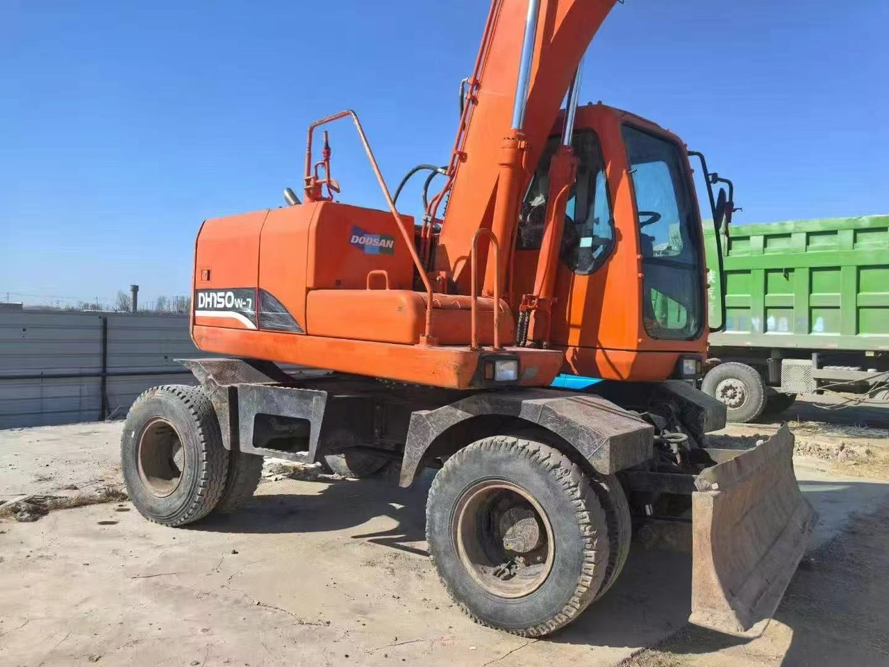 DOOSAN DH150W-7 - Wheel excavator: picture 1 DOOSAN DH150W-7 - Wheel excavator: picture 1