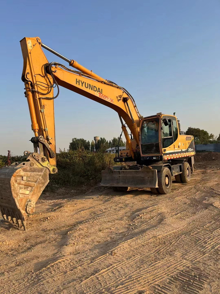 HYUNDAI R210W-9 - Wheel excavator: picture 1 HYUNDAI R210W-9 - Wheel excavator: picture 1