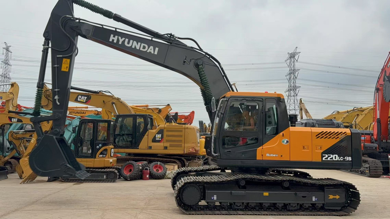 HYUNDAI R220LC-9S - Crawler excavator: picture 3 HYUNDAI R220LC-9S - Crawler excavator: picture 3
