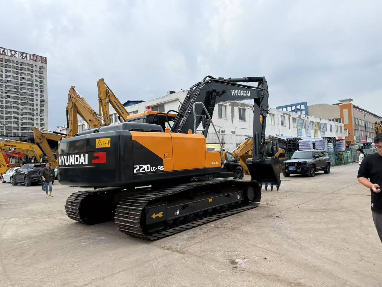 HYUNDAI R220LC-9S - Crawler excavator: picture 1 HYUNDAI R220LC-9S - Crawler excavator: picture 1