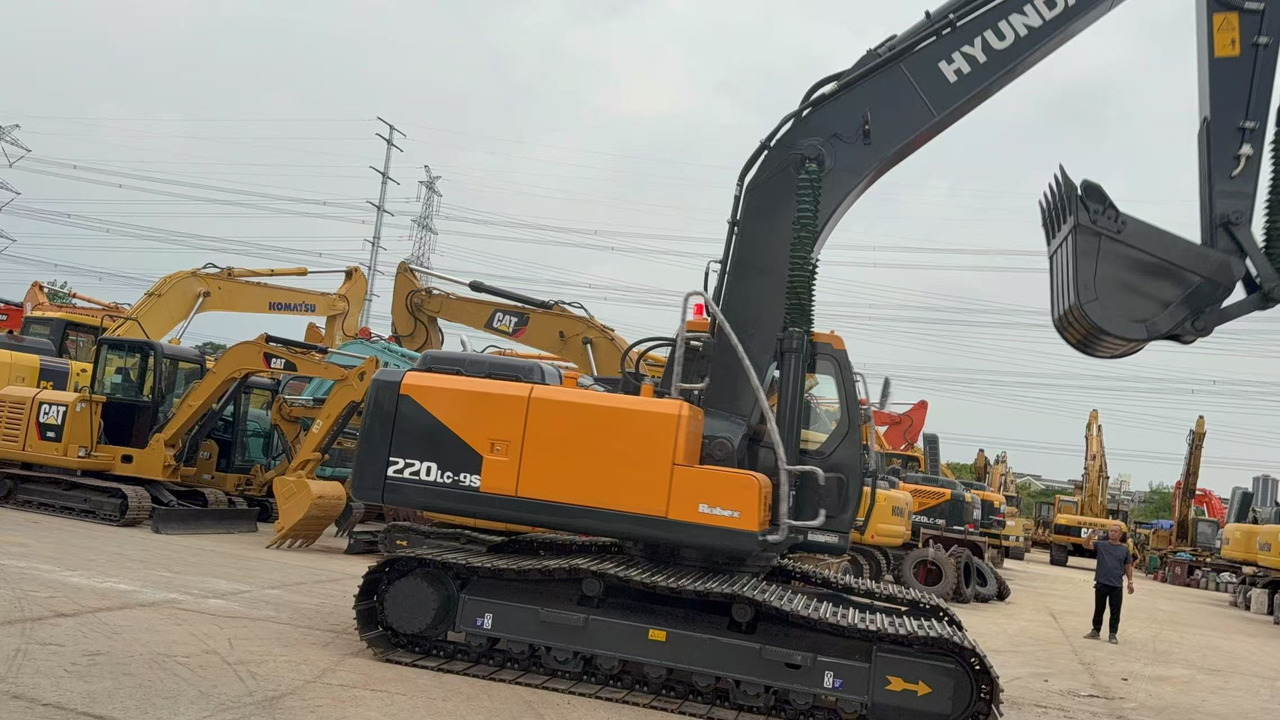 HYUNDAI R220LC-9S - Crawler excavator: picture 2 HYUNDAI R220LC-9S - Crawler excavator: picture 2