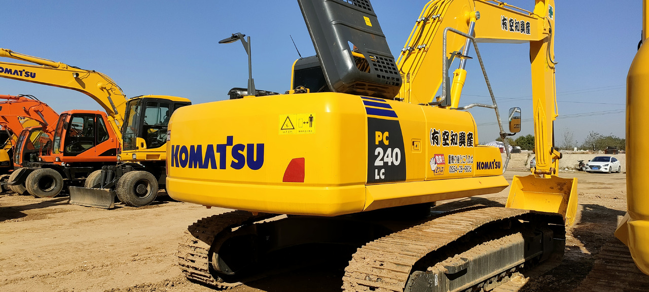KOMATSU PC240-8 - Crawler excavator: picture 5 KOMATSU PC240-8 - Crawler excavator: picture 5