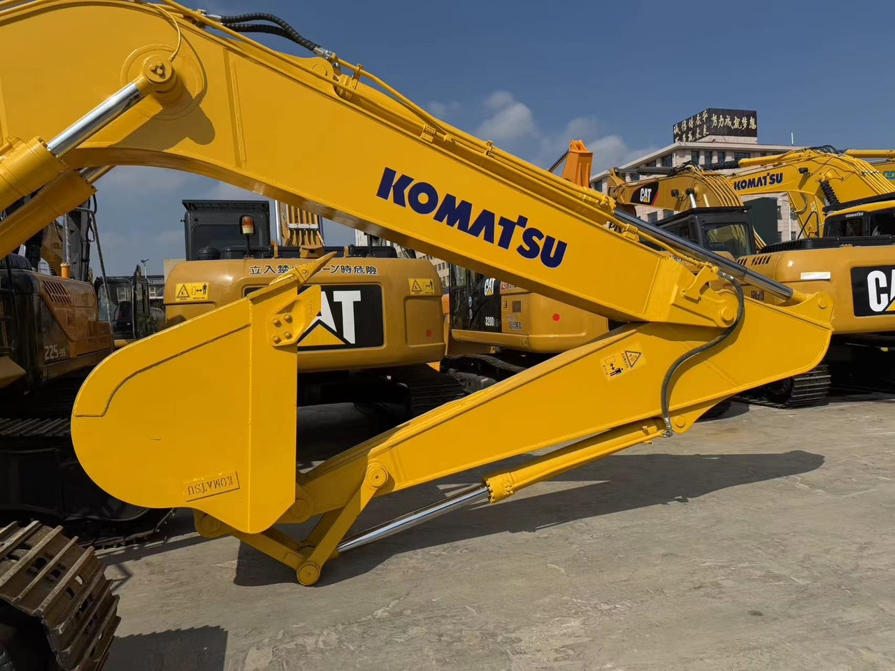 KOMATSU PC300-8 - Crawler excavator: picture 4 KOMATSU PC300-8 - Crawler excavator: picture 4