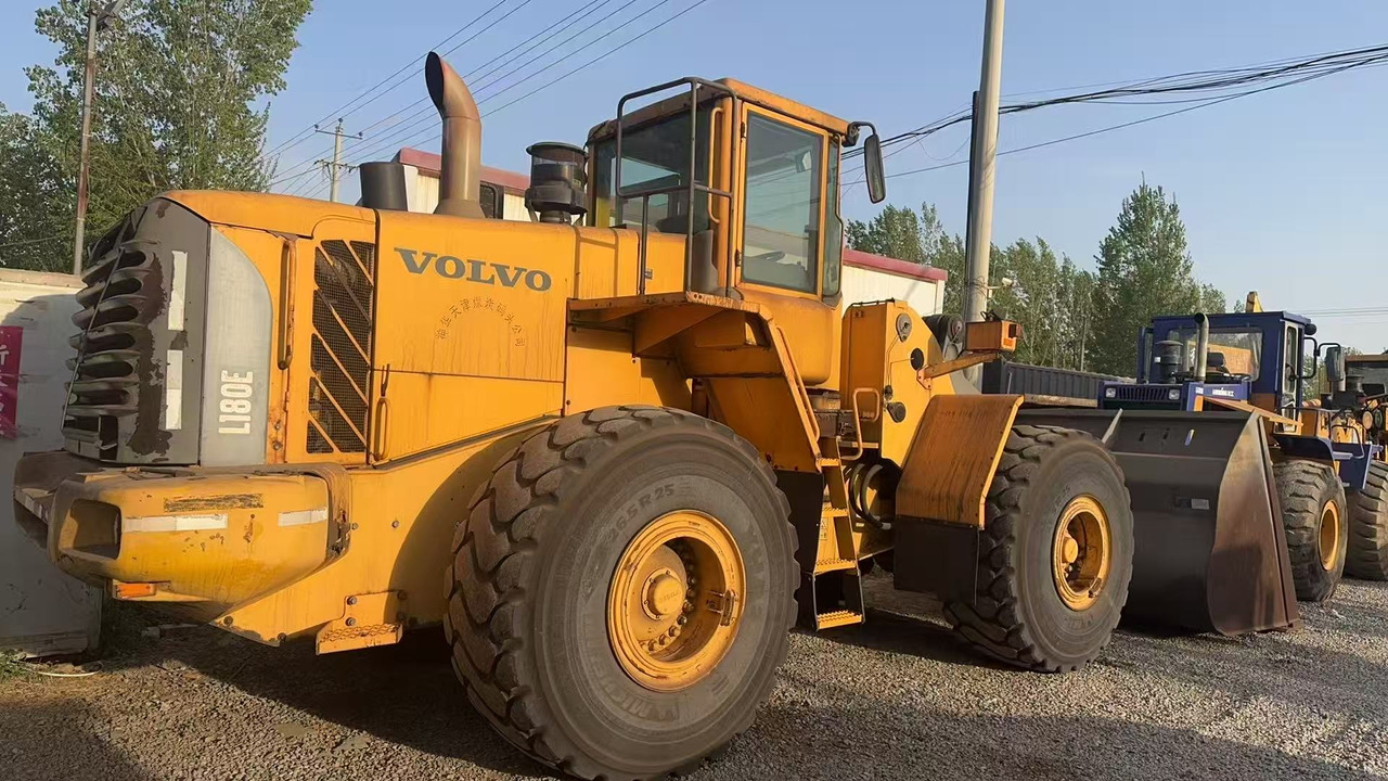 VOLVO L180E - Wheel loader: picture 2 VOLVO L180E - Wheel loader: picture 2