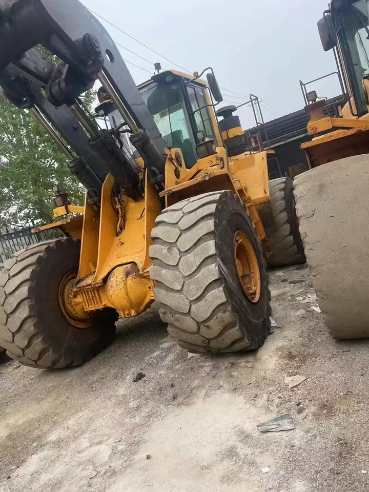 VOLVO L220F - Wheel loader: picture 5 VOLVO L220F - Wheel loader: picture 5