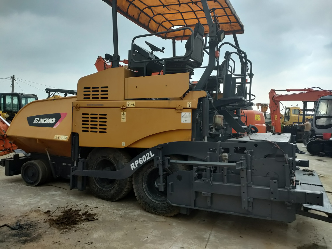 XCMG RP602L - Asphalt paver: picture 2 XCMG RP602L - Asphalt paver: picture 2