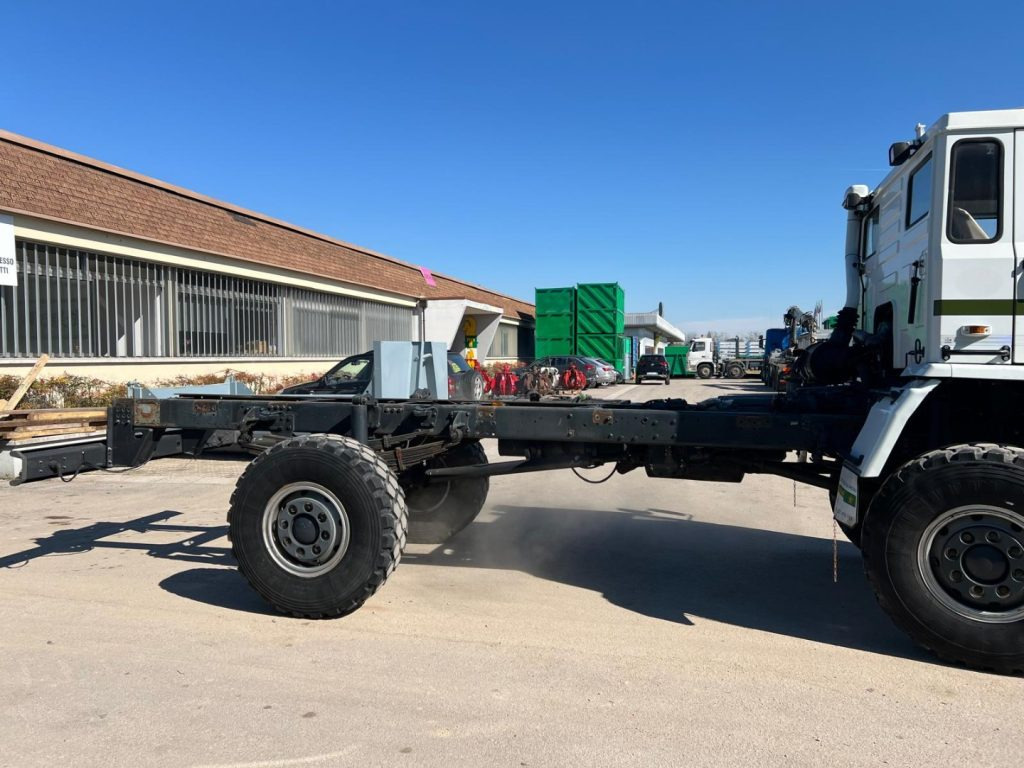 IVECO 100 4X4 BALESTRATO ANTERIORE E POSTERIO - Cab chassis truck: picture 5 IVECO 100 4X4 BALESTRATO ANTERIORE E POSTERIO - Cab chassis truck: picture 5