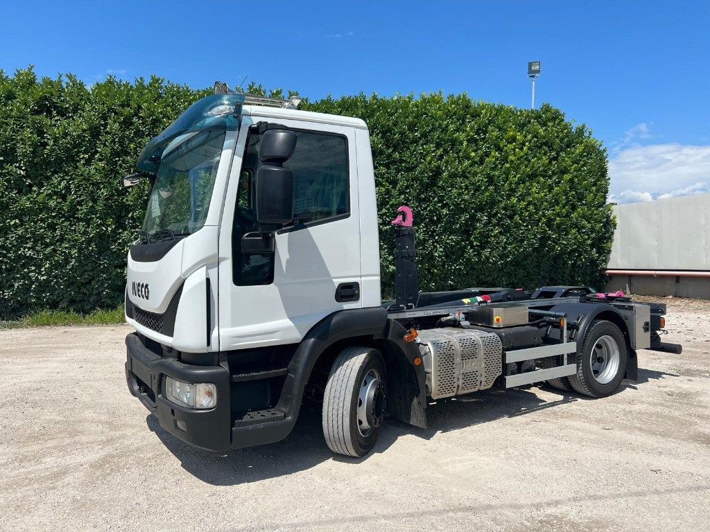 IVECO EUROCARGO 120E28 CON SCARRABILE NUOVO - Hook lift truck: picture 1 IVECO EUROCARGO 120E28 CON SCARRABILE NUOVO - Hook lift truck: picture 1