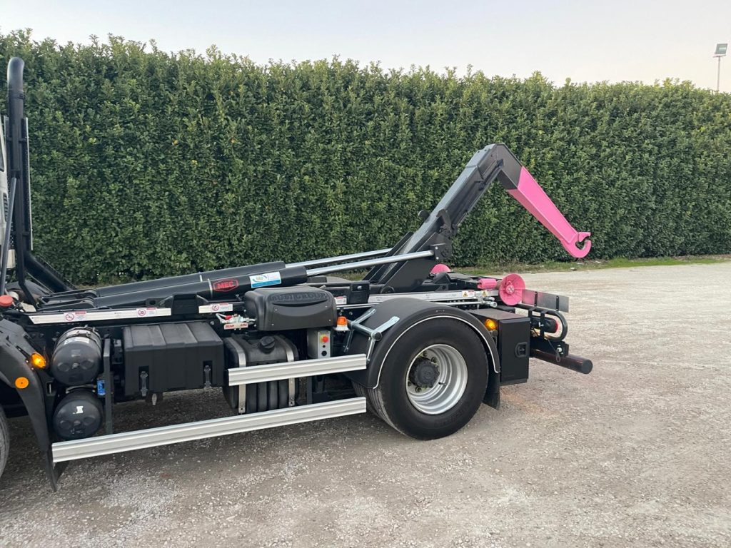 IVECO EUROCARGO 160E25 SCARRABILE - Hook lift truck: picture 3 IVECO EUROCARGO 160E25 SCARRABILE - Hook lift truck: picture 3