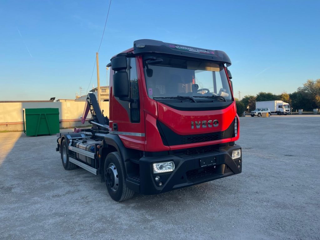 IVECO EUROCARGO 160E32 CON SCARRABILE NUOVO - Hook lift truck: picture 3 IVECO EUROCARGO 160E32 CON SCARRABILE NUOVO - Hook lift truck: picture 3