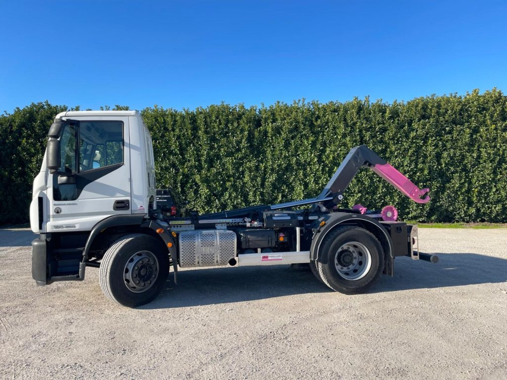 IVECO EUROCARGO 180E25 CON SCARRABILE NUOVO - Hook lift truck: picture 3 IVECO EUROCARGO 180E25 CON SCARRABILE NUOVO - Hook lift truck: picture 3