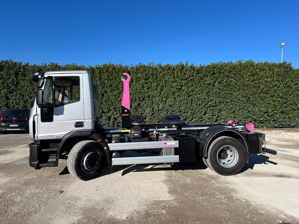 IVECO EUROCARGO 180EL28 SCARRABILE - Hook lift truck: picture 3 IVECO EUROCARGO 180EL28 SCARRABILE - Hook lift truck: picture 3