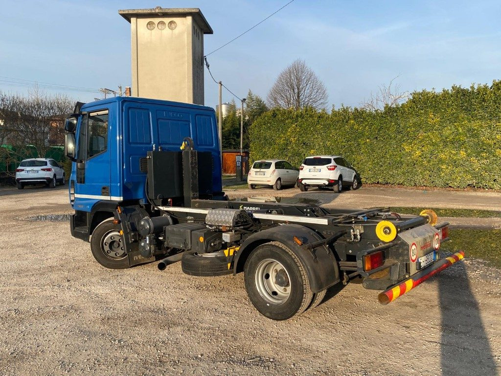 IVECO EUROCARGO 75E18 SCARRABILE - Hook lift truck: picture 4 IVECO EUROCARGO 75E18 SCARRABILE - Hook lift truck: picture 4