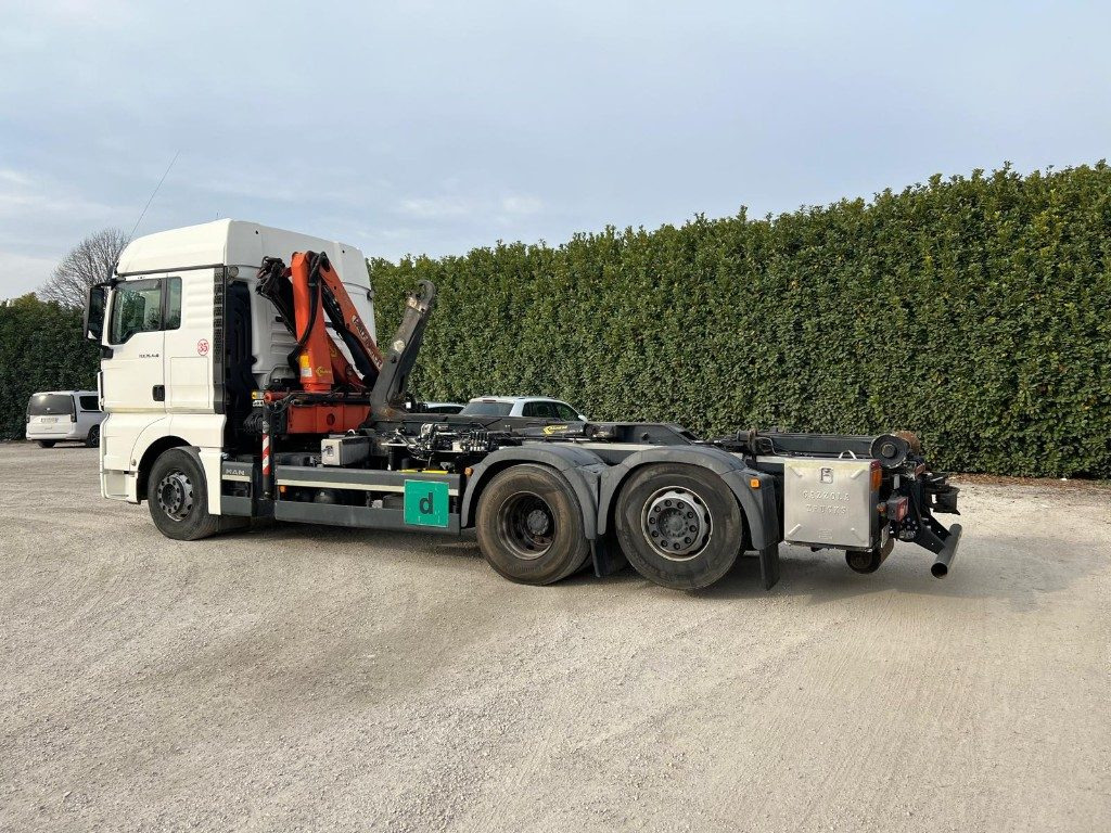 MAN TGX 26.480 SCARRABILE CON GRU DIETRO CABINA - Hook lift truck: picture 4 MAN TGX 26.480 SCARRABILE CON GRU DIETRO CABINA - Hook lift truck: picture 4